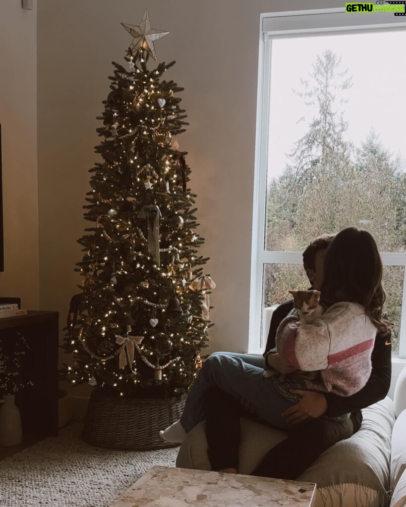 Alisha Newton Instagram - merry christmas ily ✨