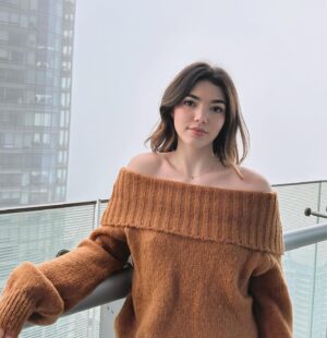 Alisha Newton Instagram - keeping warm 🤎 
@windsorstore #ad