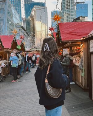 Alisha Newton Instagram - December is so cute 😭🥹❤️🎄❄️