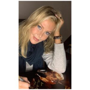 Alison Doody Instagram - Really enjoyed signing these images for all the Indiana Jones and Bond Fans ❤️
.
.
.
.
#indianajones #jamesbond #007 #movies