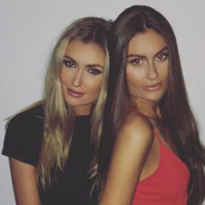 Alison Doody Instagram - Today is #internationaldaughtersday 
I have been blessed with two beautiful kind souls @alanna.o.reilly and @lauren_oreilly1 ❤️❤️
.
.
.
.
.
#daughters #blessed #family #love