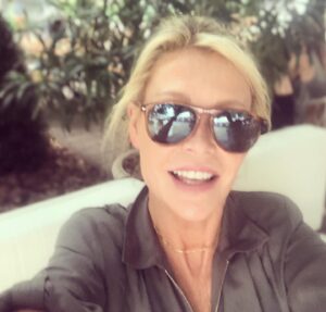 Alison Doody Instagram - Always happy in Val D’Orcia Tuscany 💙 #loveitaly #friends #tuscany