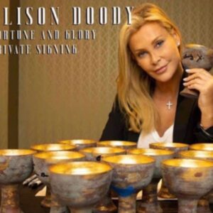 Alison Doody Instagram - Happy signing for all of those #indianajones and #jamesbond #movie #fans #elsa #jennyflex ❤️