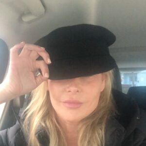 Alison Doody Instagram - Hat on packed up... until next time incredible India... love this country and these people ❤️
#rrr #rrrmovie @ssrajamouli @alwaysramcharan @jrntr #moviemaking #india