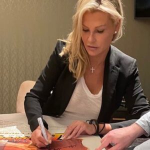 Alison Doody Instagram - Happy signing for all of those #indianajones and #jamesbond #movie #fans #elsa #jennyflex ❤️