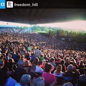 Alison Krauss Instagram - @freedom_hill took this awesome picture of the crowd at the AKUS & @willienelsonofficial show in Detroit on 7/13.