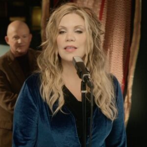 Alison Krauss Instagram - Watch @robertplantofficial and @alisonkrauss’ live performance of "Trouble with My Lover". The fourth track on the new 'Raise The Roof' album.
Watch link in story