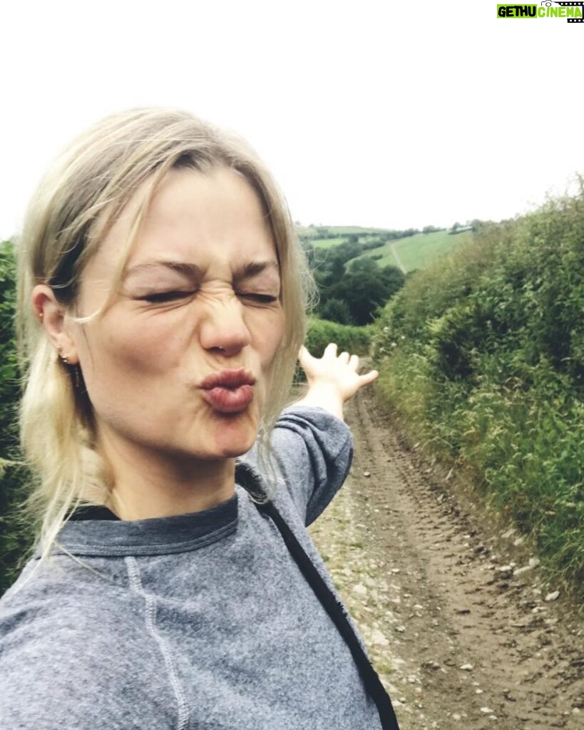 Alison Sudol Instagram - #throwback from recording “still come the night” morning walk at Giant Wafer through winding lanes. I also have a mailing list now! I won’t spam you, promise. Just news about the album, tours, the occasional rambling…link to sign up in bio x