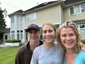 Alison Sweeney Instagram - Celebrating family this Friday! So grateful to have my kids joining me while I’m filming in Vancouver. Such a joy to spend time with them during their summer vacation. #kids #family #momlife #setlife 🎥❤️