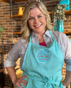 Alison Sweeney Instagram - Any day in the Cookie Jar is a good day. Happy Wednesday! #HannahSwensen #setlife