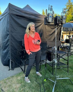 Alison Sweeney Instagram - So exciting to be on set for the newest #HannahSwensen ! Proud to be producing another episode for these fun characters. #bluesocks  #motivationmonday #setlife 🎥