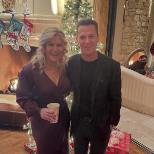 Alison Sweeney Instagram - Such a fun night celebrating friends and this wonderful holiday season. 🌲 🧑‍🎄 #merrychristmas #holidays