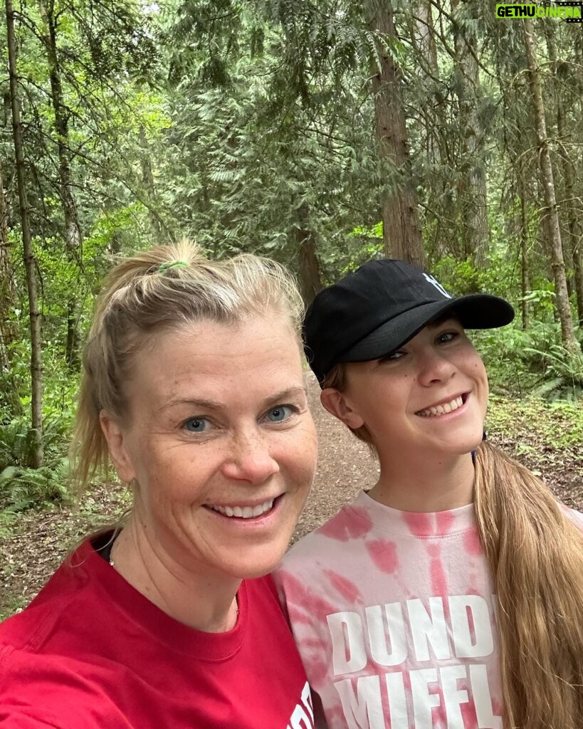 Alison Sweeney Instagram - Fun mother/daughter hike. Basil was leading the way. Taylor Swift was discussed. #mondaymotivation #doglover #family