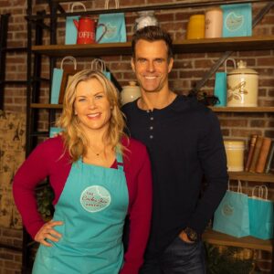 Alison Sweeney Instagram - In case you haven’t heard …. We’re back!!! @cameronmathison & I are working on a new #HannahSwensen mystery with @barbaraniven & @hoganfilm ! 👩🏼‍🍳 and we can’t wait to enjoy another delicious whodunnit with you all. We’re so grateful to @hallmarkmovie & Joanne Fluke for these fun adventures!! 🔍