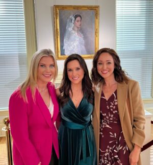 Alison Sweeney Instagram - Tonight’s the night!!! Tune in at 8 on @hallmarkchannel for an all new #TheWeddingVeil movie. expectations staring @thereallacey & @kevin_mcgarry_w with @autumn_reeser & me of course chiming in as best friends do… 💕 “to the veil!” 👰🏻‍♀️ ❤️