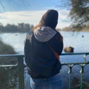 Alison Wheeler Instagram - Laisse tomber comme j’ai croqué la vie dans un rayon de 10km avec moins de 6 personnes avant 19h aujourd’hui 🤘Yolo (You only live once with une attestation)
Je remercie bien évidemment le bois de Vincennes qui a fait de ma balade un souvenir mémorable et qui n’a définitivement rien à envier à Dubaï. 

📷 @ramy_mej