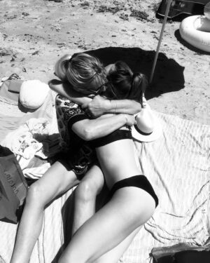Alison Wheeler Instagram - 🌊🌊🌊Amour et sable fin ...📸@lallykd