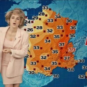 Alison Wheeler Instagram - Voici les VRAIES prévisions météo de votre journée - tague une pote qui a les cuisses qui collent 🌅😎😘 #canicule #tmc #faudel4ever