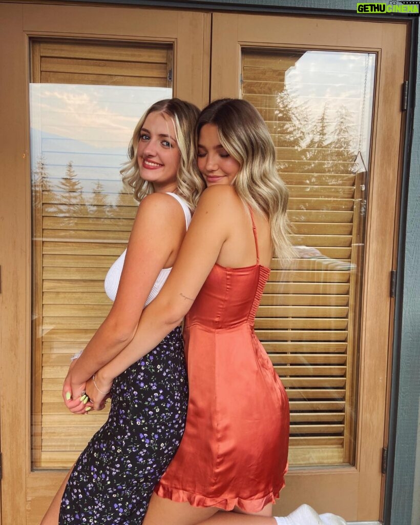 Alissa Skovbye Instagram - i feel bad for people who don’t have an Una in their life. i’m so lucky to know and love you❤️Happy Birthday pretty girl, you’re stuck with me for life🫶🏻