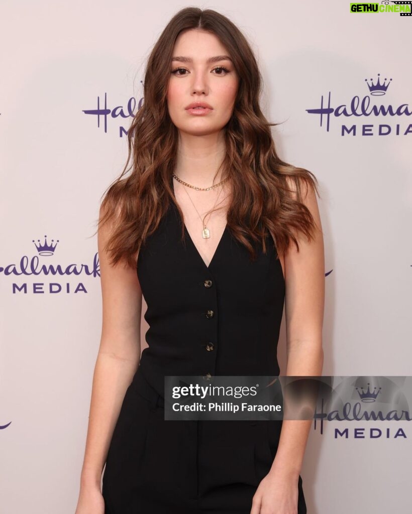 Alissa Skovbye Instagram - #TCA2024 #HallmarkMedia @hallmarkmovie <3 Hair: @josephchase makeup: @robertti