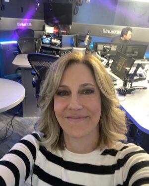 Alisyn Camerota Instagram - Loved talking to @deanobeidallah about nostalgia (a conservative brain vs a progressive one), music, and the singular bond of being from New Jersey.

Tune into our conversation tonight at 7p ET on @siriusxm channel 127. 

#CombatLove