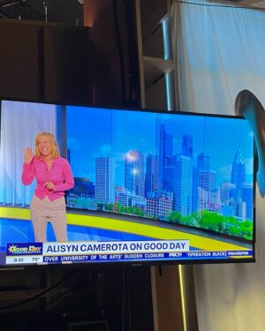 Alisyn Camerota Instagram - So this happened on Friday. @mikejerrick and I reunited on his morning show @fox29philly. His long success proves he’s one of the best morning broadcasters ever. I was delighted that my Philly cousins (characters in the book :-) ) came to the studio with me to say hi. #fox29philly #fox29goodday