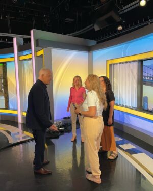 Alisyn Camerota Instagram - So this happened on Friday. @mikejerrick and I reunited on his morning show @fox29philly. His long success proves he’s one of the best morning broadcasters ever. I was delighted that my Philly cousins (characters in the book :-) ) came to the studio with me to say hi. #fox29philly #fox29goodday