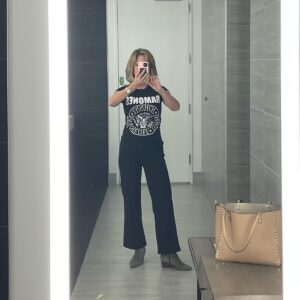 Alisyn Camerota Instagram - This is what it looks like to transform from news anchor at CNN in the morning to Ramones aficionado in the afternoon on @iheartradio’s @atfirstlistenpodcast with @diamondsincere and @andrewmagnotta. #prestochango! 

Stay tuned for our conversation, dropping on May 16th.