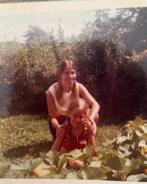 Alisyn Camerota Instagram - As a kid I wanted to be twins with my mom. I achieved it this weekend (courtesy of Betsy Wyndorf and #shrapnelshirts!)