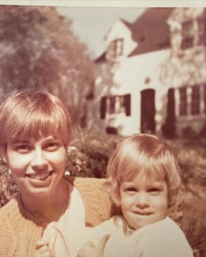 Alisyn Camerota Instagram - Mom and me, through the years, with my other beloved (god/grand) mothers. Happy Mother Day one and all — however you define that role. ❤️🌸🪻🌺🌼