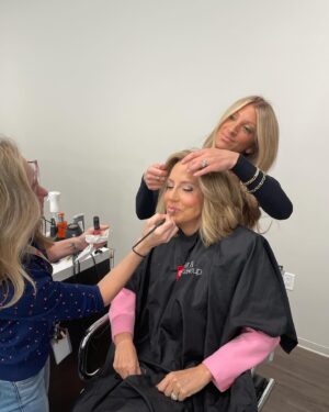 Alisyn Camerota Instagram - Guess where I am?  Yup, back in the hair and makeup saddle!  Tune into @cnn at 9:40et this morning when the one and only  @johnberman will interview me about Combat Live (out this week!). AND I’ll be anchoring @cnnnewscentral all this week from 10am - noon. Hope to see you then!