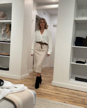 Alisyn Camerota Instagram - I’m in a local fashion show later this month to raise money for @homeswithhope and need to pick out an outfit… but I only get one. Have a favorite?

#WardrobeWednesday