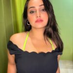 Aliya Naaz Instagram - Skin like caramel i am sweet like it too 🍭 . . . . #selfportrait #ootn #mumbaiactor #southindianactress #indianwebseries #altbalaji #balajitelefilms #sasuralsimarka2 #rashmisharmatelefilms #colorstv #indianactress #bollywoodhot #instantbollywood #pinkvillafashion #pinkvillasouth #pinkvillatelly #bigboss16 #viralbhayani #voompla #bandrawest #bandra #filmcitymumbai #starplus #sonakshisinhahot #viralpost #indiangirls #asiangirls #indiangirl #blackdress #newdelhi