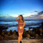 Aliya Naaz Instagram - Hey🧡 . . . . . . #bluehour #bluehourphotography #sealovers #mumbai #mumbaikar #indianactress #indianactor #southindianactress #mumbaigirls #indiangirls #exploremore #horizonte