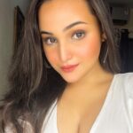 Aliya Naaz Instagram - Even a white rose has a black shadow❤️ . . . . #selfie #afterlongtime #makeuplover #just #indian #instagood #instapic #instagram #mumbai #mumbaigirls #indiangirl #instantbollywood #pinkvilla #tellywood #bollywood #trending #hashtag #popular #white #makeuplooks #mumbaikar #bandrawest #bonggirl #darjeeling #mhbrh #loa #happy #goodvibes