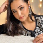 Aliya Naaz Instagram - Its been a while ! جمعہ مبارک 🤍✨ . . . . #closeupshot #closeupphotography #fridayfeels #jummamubarak #soulful #selfpotrait #selfportraitphotography #sfspost #sfs #bonggirl #bong #indiangirl #indiangirls #mumbaigirl #mumbaigirls #indianvibes #beauthentic #actorslife #aliya #kolkata #mumbai #delhigirls #delhi #popularhashtags #potd #graditude #patna #girlsofinstgram #selfphotography #shoutoutforshoutout