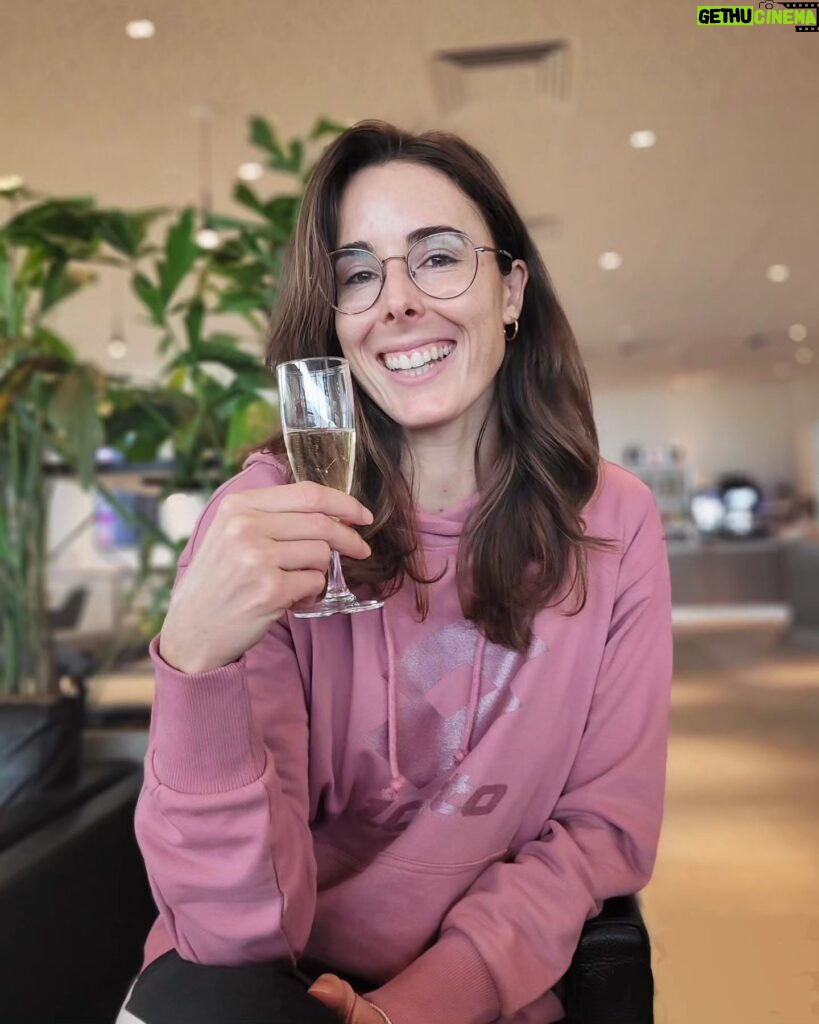 Alizé Cornet Instagram - Celebrating on my way to Australia ✈️🇦🇺 🥂 to 2024 and hopefully a better world 💙