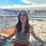 Alizé Cornet Instagram - Roland Garros from an other perspective 🎧🎤☀️
