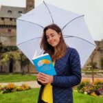 Alizé Cornet Instagram - Ce roman parle d'amitié, d'amour, de liens, d'attentes, d'espoir et de ces peurs qui habitent en chacun de nous. Mais ce roman, c'est avant tout un abri, à l'image de ces parapluies si joliment representés sur la couverture, un refuge dans lequel se réchauffer l'espace de quelques heures au contact de Nina, Marcel et Romain. Si vous allez à leur rencontre, ils ne vous laisseront pas indifférents. Mon deuxième roman, 𝘊𝘦 𝘲𝘶𝘪 𝘮𝘢𝘯𝘲𝘶𝘦 à 𝘭'𝘢𝘮𝘰𝘶𝘳, aujourd'hui en librairie 🥳 @editionsalbinmichel @louisedanou