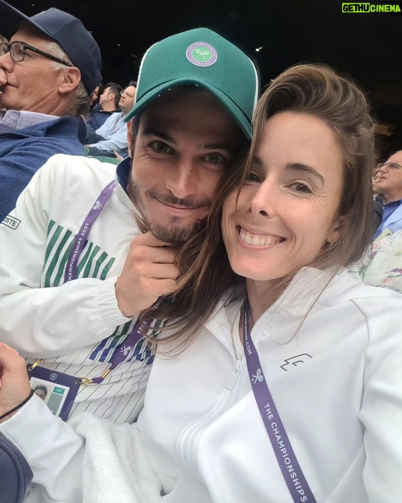 Alizé Cornet Instagram - "𝑻𝒐𝒖𝒕 𝒂𝒓𝒓𝒊𝒗𝒆 𝒑𝒐𝒖𝒓 𝒖𝒏𝒆 𝒓𝒂𝒊𝒔𝒐𝒏" Je comprends mieux ce que cela veut dire maintenant. Tout ce temps, c'était toi ma raison ❤️ Et depuis toi, tout a un sens. Joyeux anniversaire mon grand amour 🦆🥰