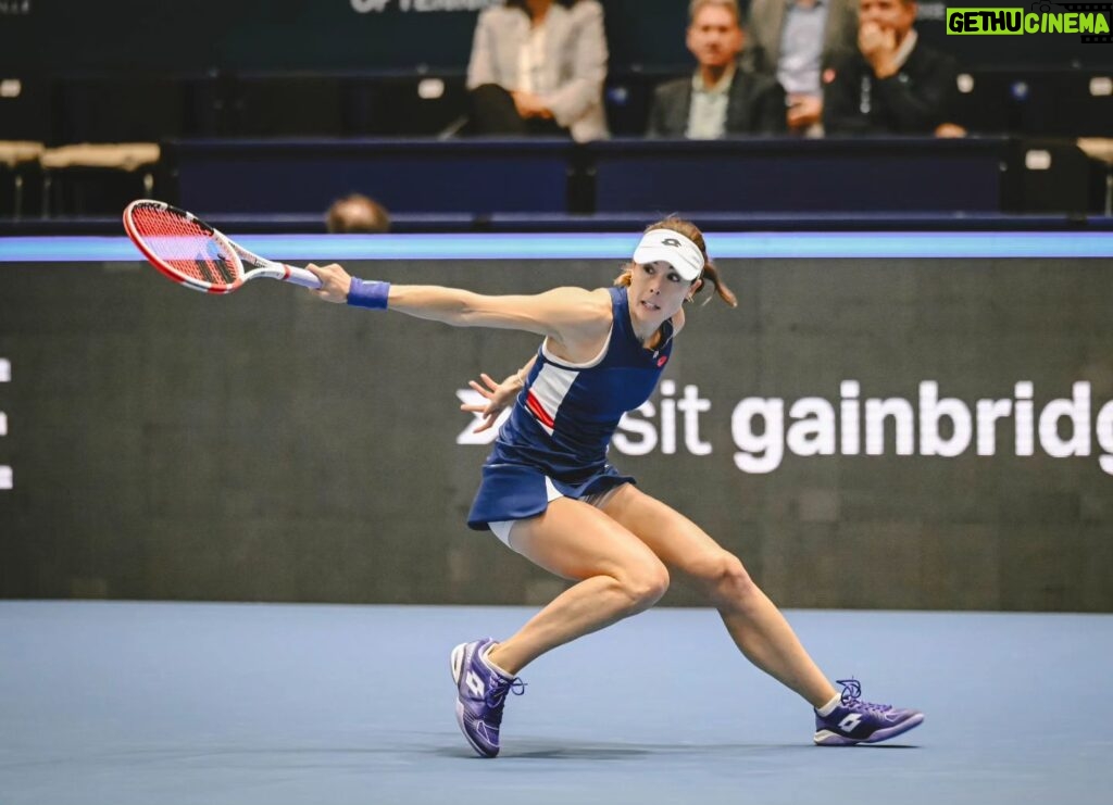 Alizé Cornet Instagram - L'aventure se termine, mais les souvenirs resteront 🥲 Jouer pour son pays c'est souvent beau, parfois douloureux, mais c'est toujours une expérience hors du commun. We will be back 🇨🇵💪 @billiejeankingcup 📸 @paulineballet / FFT