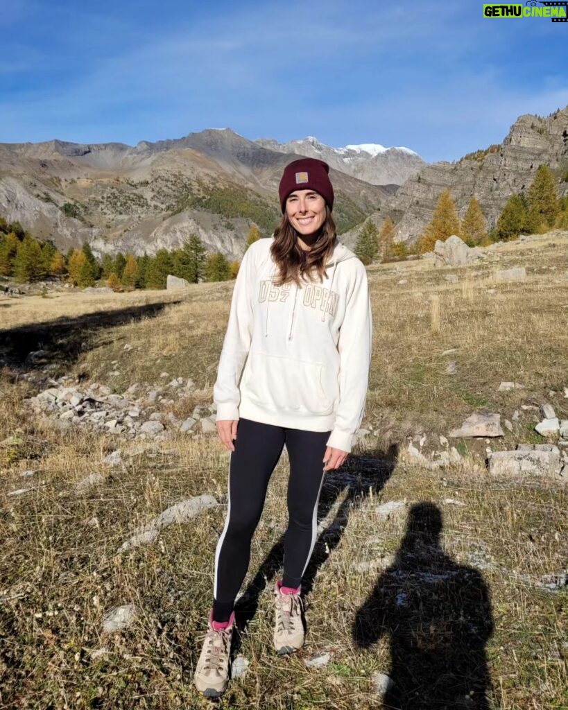 Alizé Cornet Instagram - Ne jamais perdre des yeux l'essentiel ⛰️🌱🍁🌳🍂🌍 Mercantour mon amour 💚 L'une des plus belles randonnées qu'il m'ait été donné de faire 🙏 #mercilavie