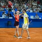 Alizé Cornet Instagram - Quel immense bonheur de jouer ce premier jour de @hopmancup avec mon ami @richardgasquet34 et de ramener cette première victoire pour la France 💪🇨🇵 Et tout ça sur les courts de mon club devant un public au rendez-vous 😍🥹🙏 #IssaNissa A tout à l'heure pour notre deuxième match contre la Suisse où nous essayerons de gagner notre place en finale ! ✊️