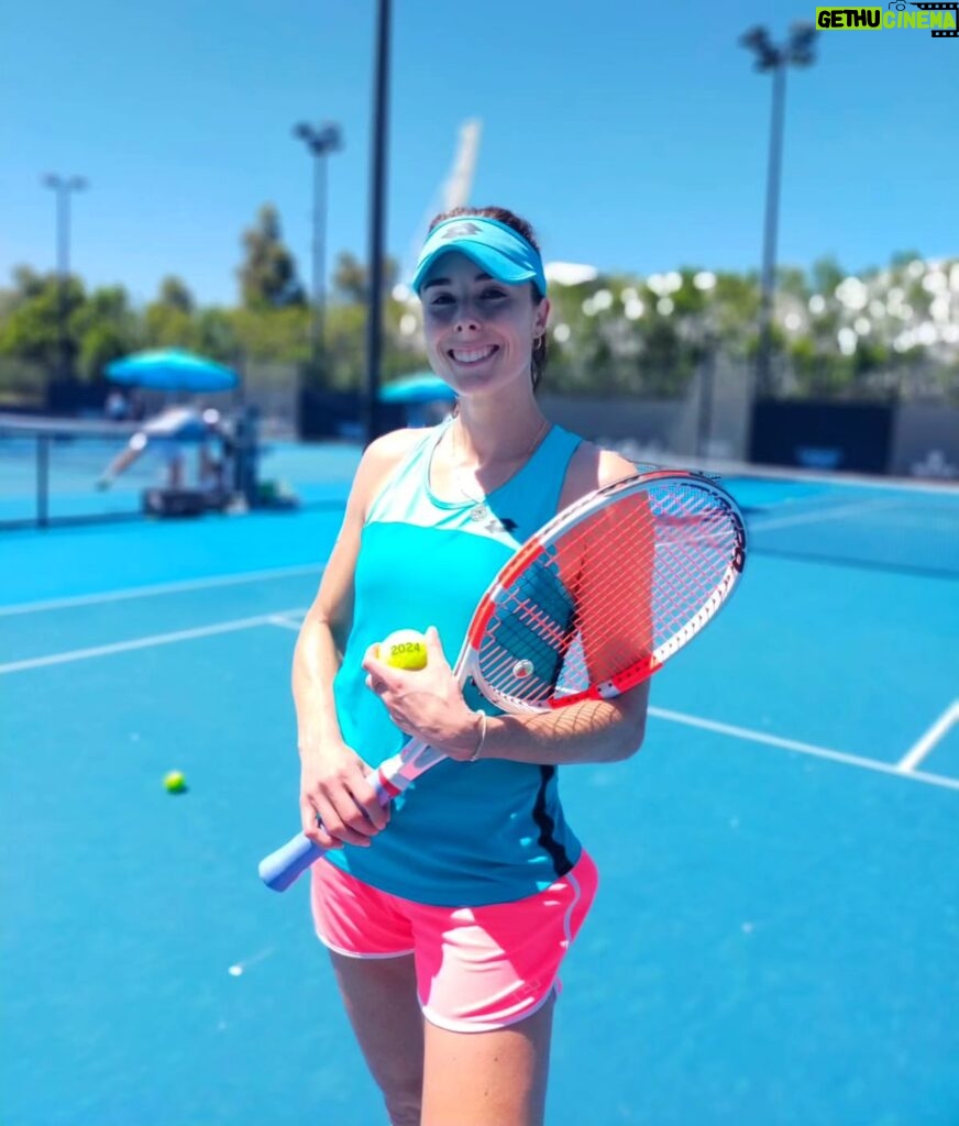 Alizé Cornet Instagram - 📍Australian Open 2024 Here we go ! #mercilafédé