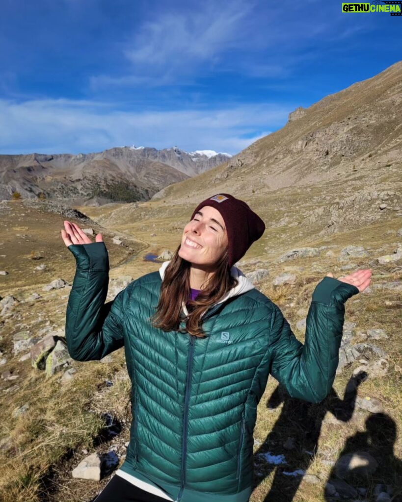 Alizé Cornet Instagram - Ne jamais perdre des yeux l'essentiel ⛰️🌱🍁🌳🍂🌍 Mercantour mon amour 💚 L'une des plus belles randonnées qu'il m'ait été donné de faire 🙏 #mercilavie