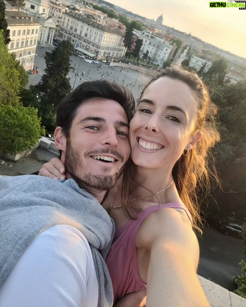 Alizé Cornet Instagram - "𝑻𝒐𝒖𝒕 𝒂𝒓𝒓𝒊𝒗𝒆 𝒑𝒐𝒖𝒓 𝒖𝒏𝒆 𝒓𝒂𝒊𝒔𝒐𝒏" Je comprends mieux ce que cela veut dire maintenant. Tout ce temps, c'était toi ma raison ❤️ Et depuis toi, tout a un sens. Joyeux anniversaire mon grand amour 🦆🥰