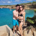 Alizé Cornet Instagram - I didn't take a pill in Ibiza 😉, but still had an unforgettable week with these amazing people 🫶🥹💃 Ibiza, you are so much more than what your reputation would suggest 🙏🌱🌺🌳🐠🌞⛵️💙✌️ Merci pour tout les copains 🥰 #vidalocaforever