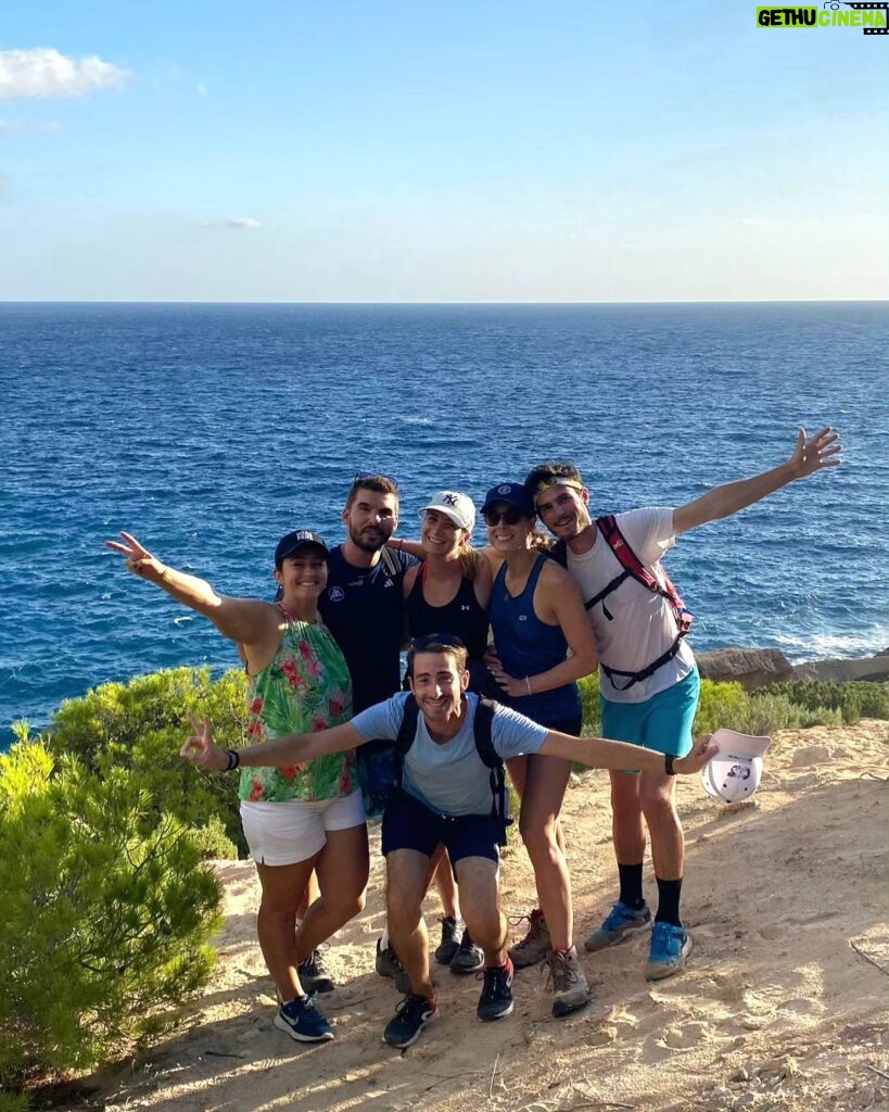 Alizé Cornet Instagram - I didn't take a pill in Ibiza 😉, but still had an unforgettable week with these amazing people 🫶🥹💃 Ibiza, you are so much more than what your reputation would suggest 🙏🌱🌺🌳🐠🌞⛵️💙✌️ Merci pour tout les copains 🥰 #vidalocaforever