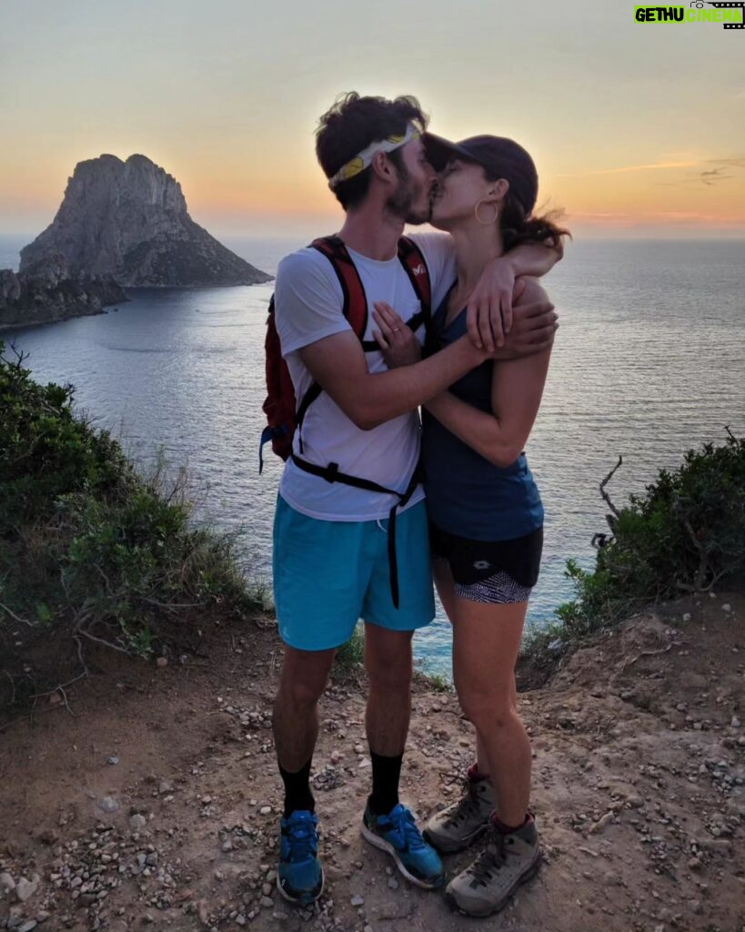 Alizé Cornet Instagram - I didn't take a pill in Ibiza 😉, but still had an unforgettable week with these amazing people 🫶🥹💃 Ibiza, you are so much more than what your reputation would suggest 🙏🌱🌺🌳🐠🌞⛵️💙✌️ Merci pour tout les copains 🥰 #vidalocaforever