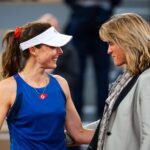 Alizé Cornet Instagram - Un moment inoubliable 🥹 Je dis au revoir à 20 ans de tennis professionnel, 20 ans d'une vie pour laquelle j'ai absolument tout donné et qui m'a tant donné en retour. Il y a forcément un peu de tristesse aujourd'hui, mais aussi une profonde fierté d'avoir puisé au fond de moi pendant toutes ces années, sans jamais perdre cette passion infinie pour le tennis. Merci @rolandgarros pour cette cérémonie pleine d'émotions, et à vous tous pour vos messages et votre amour. D'une manière ou d'une autre, on se retrouvera ❤️ P.s : Good luck for your career @zhengqinwen_tennis 🙏🤗